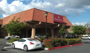 Гостиница Ramada by Wyndham Fresno North  Фресно